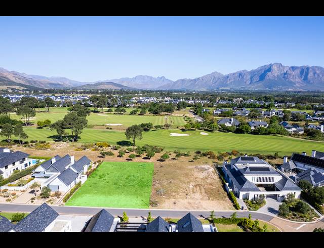 1,317M² VACANT LAND FOR SALE IN PEARL VALLEY GOLF & COUNTRY ESTATE